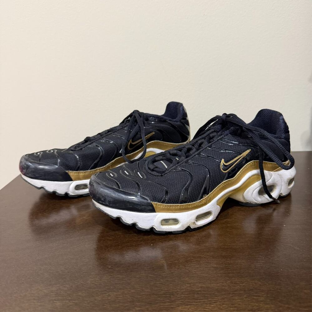 Nike Air Max Plus Tn (GS) Big Kid's Youth Black Gold Sneakers 6.5Y =8 CD0609-002